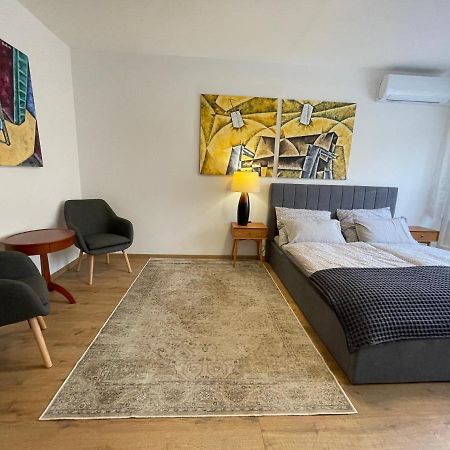 Le Petit Leisure Appartamento Budapest Esterno foto