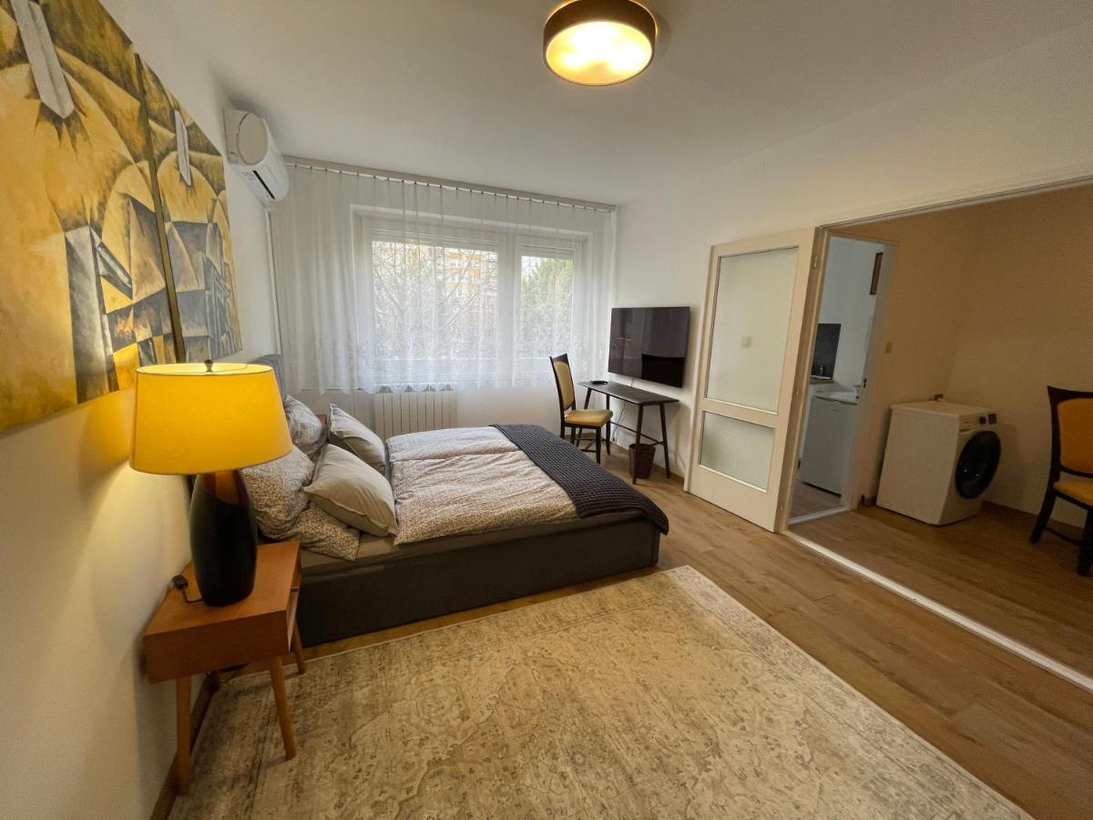 Le Petit Leisure Appartamento Budapest Esterno foto
